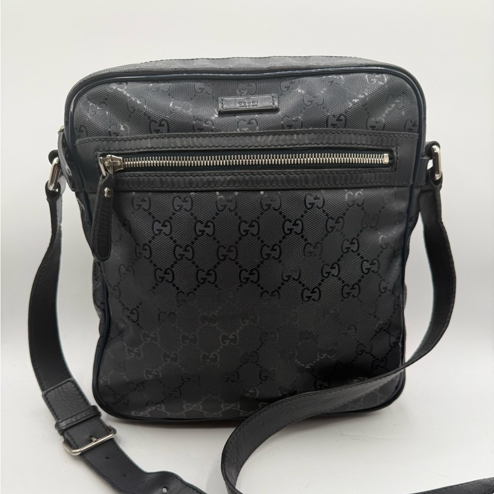 Gucci 🔥 EUC messenger bag authentic super clean nicest one online